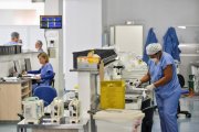 Sem testes e EPIs adequados, 137 profissionais da saúde são afastados no Ceará