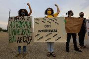 Estudantes da UnB fazem ato contra a intervenção bolsonarista no STF