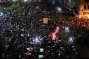 Revolta social e crise do regime no Peru