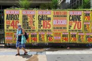 Protesto em cartazes espalhados por SP denuncia o aumento do custo de vida: “Bolsocaro” 