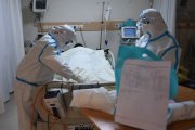 “Campo de guerra”: Hospital privado de Porto Alegre aluga contâiner para expandir necrotério