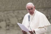 Papa condena ensino de liberdade de gênero em escolas