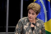 Segue a sessão do impeachment no Senado. Dilma discursa contra o golpe e golpistas fazendo hipócrita defesa da democracia