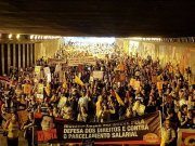 Milhares de municipários em greve tomam as ruas de Porto Alegre contra Marchezan
