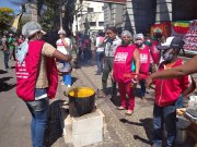 Moradores da Ocupação Fábio Alves acampam na prefeitura de BH contra despejo de Kalil