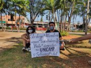 Estudantes tiram fotos em apoio aos terceirizados demitidos na Unicamp