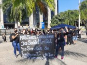 Terceirizados da OS Cieds denunciam atrasos de salário em frente a Prefeitura do RJ