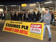 Cercar de solidariedade a greve na GM e preparar a batalha contra as demissões