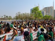 Milhares de indígenas marcham por Brasília; grande mídia esconde força das mulheres