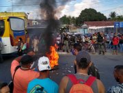 Passageiros realizam protesto após aumento de passagem de ônibus no Grande Recife