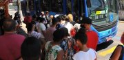 Sem vacina e com salários atrasados, motoristas e cobradores protestam no ABC Paulista
