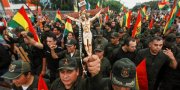 "Abaixo o golpe na Bolívia, protagonizado pela direita racista contra a população indígena!"
