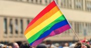 ABSURDO: PL que classifica pessoas LGBTQI+ como “danosas a crianças” será votada amanhã (28) 