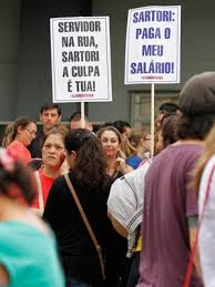 Rio Grande do Sul: salários parcelados e servidores nas ruas