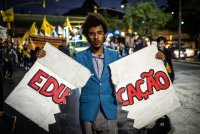 ESPETÁCULO: Aos professores, aos miseráveis, a Paulo, adeus