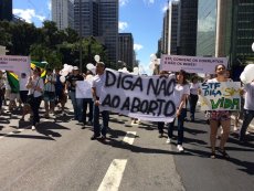 Manifestações contra o direito ao aborto em atos a favor da Lava Jato em SP e RJ
