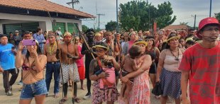 Indígenas fazem protesto em solidariedade a Bruno e Dom e contra ataques de Bolsonaro