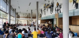 Estudantes protestam contra agressão racista na UFMG