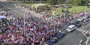 Carreata pró-Trump com 4.000 pessoas bloqueia local de votação