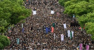 Hong Kong: milhares de estudantes nas ruas em greve estudantil contra o governo Chinês
