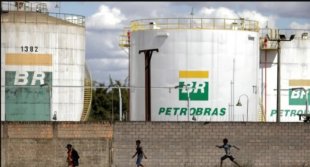 Sob ordens de Bolsonaro, refinarias da Petrobrás são recolocadas à venda com preço ainda mais barato