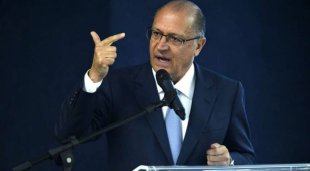 Alckmin promete armar latifundiários para disputar voto reacionário de Bolsonaro