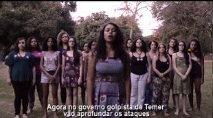 Assista aos vídeos da candidata que defende que todo político ganhe igual a uma professora: Carolina Cacau