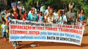 Lideranças Guarani-Kaiowá comparecem ao ato de trabalhadores e denunciam massacre