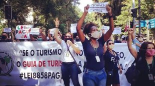 Guias turísticos protestam em palácio Guanabara pelo pagamento do auxílio emergencial