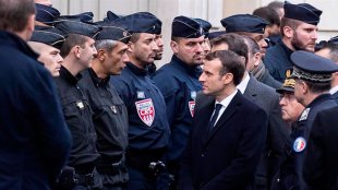 A polícia francesa pediu reforços ao Governo para reprimir os "coletes amarelos"