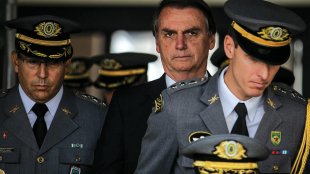 De forma cínica, Bolsonaro recua em suas palavras: “Não foi comemorar, foi rememorar"
