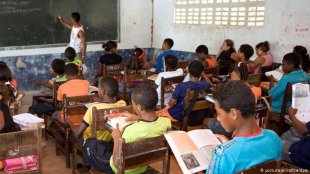 Racismo: no Brasil 71,7% dos jovens negros abandonam a escola para trabalhar