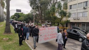 Rodoviários marcham até o sindicato exigindo revogação do plebiscito que ataca os trabalhadores
