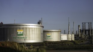 Petrobras lucra R$ 106 bi em 2021 sacrificando trabalhadores com alto preço do combustível