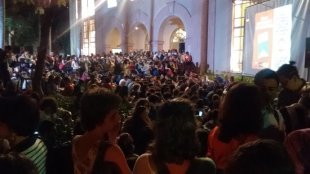 Milhares se reúnem na PUC-SP ‘em defesa da democracia', mas PT foi poupado