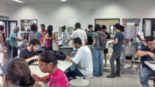 Estudantes da Unesp de Marília realizam entraço no Restaurante Universitário