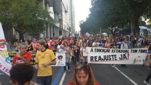 Ato em defesa da educação e das categorias em luta no Rio de Janeiro da calamidade pública