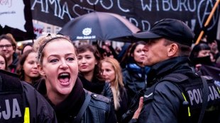 Triunfo das mulheres polacas contra a proibição total do aborto