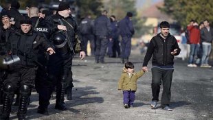 400 refugiados detidos durante protesto realizado em centro na Bulgária