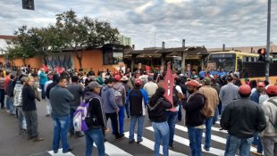 Paraná: correios, metalúrgicos, professores, bancários e petroleiros param contra os ataques 