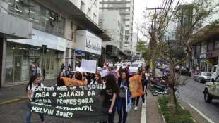 Estudantes e professores unificam atos em Caxias do Sul contra Sartori