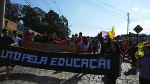 Bairros operários de Caxias do Sul organizam ato em defesa dos professores em greve