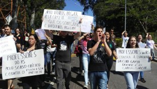 Escolas de Caxias do Sul em greve organizam atos com grande apoio