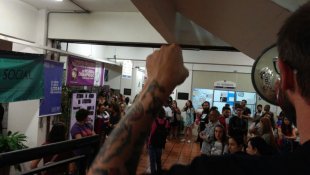 Estudantes da UCS, em Caxias, realizam ato em solidariedade às greves do RS