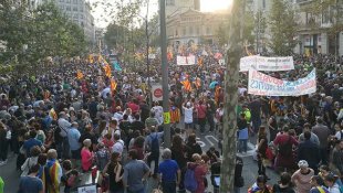 Massiva mobilização em Barcelona contra a repressão e o golpe institucional