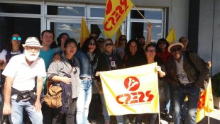 Professores em greve ocupam a 1ª Coordenadoria Regional de Educação em Porto Alegre
