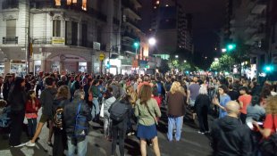 Novos panelaços contra as reformas e o ajuste do governo argentino 