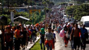 Trump declara emergência nacional e prepara o Exército contra a caravana de imigrantes