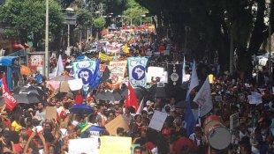 Dezenas de milhares na Bahia unificam luta contra os cortes de Bolsonaro