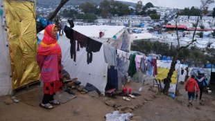 Armadilha mortal: Grécia impõe quarentena insalubre em campos de refugiados